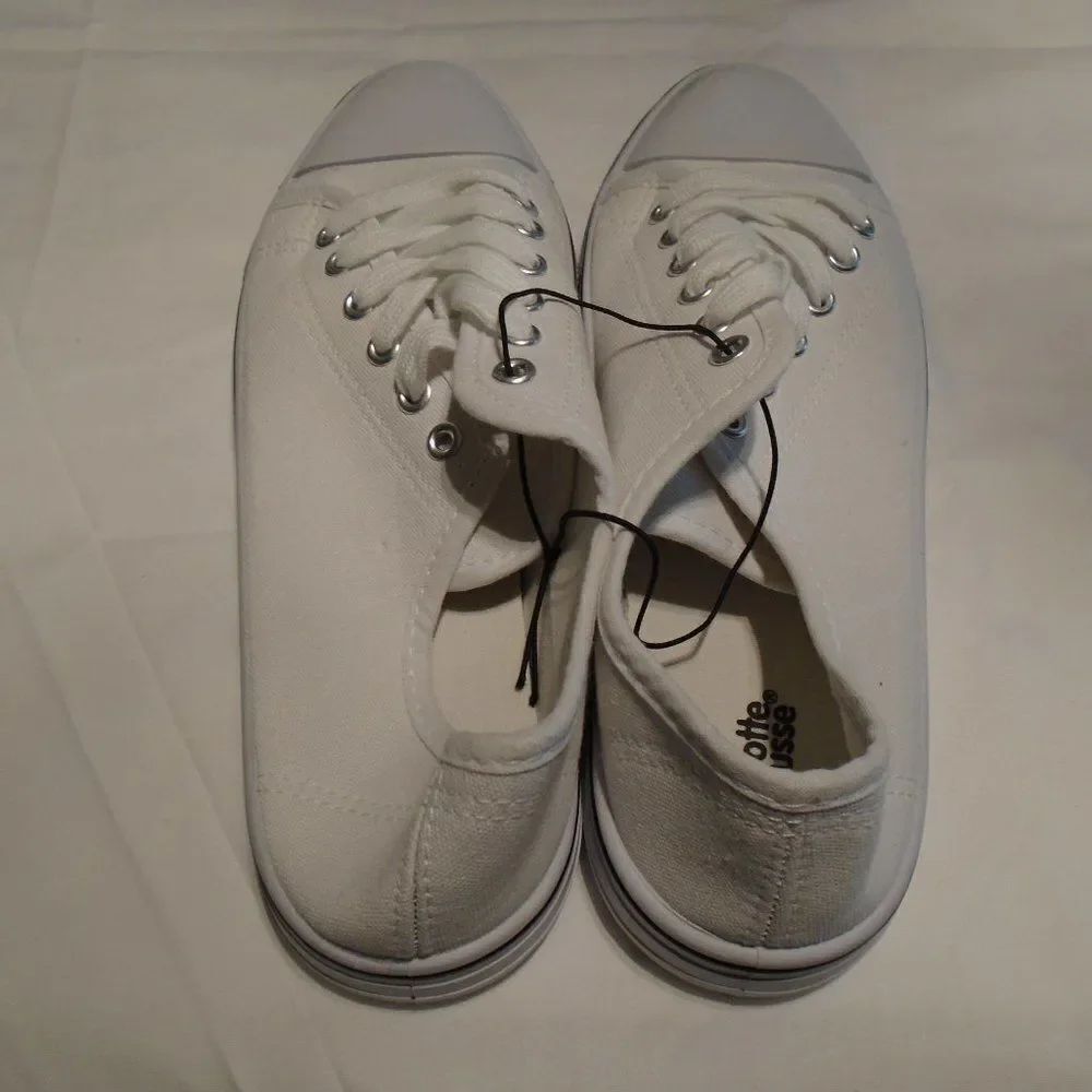 BRAND NEW CHARLOTTE RUSSE ROUND TOE SLIP-ON SNEAKER - Picture 4 of 15